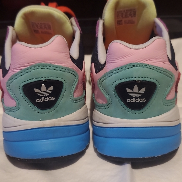 Addidas women's - Picture 2 of 6